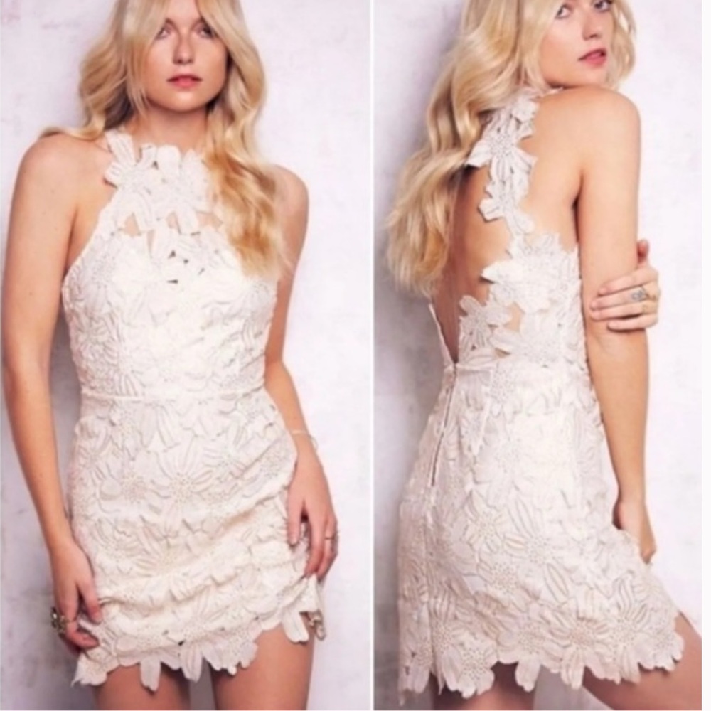 Women’s Scalloped Floral Lace Halter Boho Dress in Cream size Small